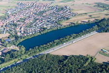 Vue aérienne de Lac de carrière Büchenau à le quartier Büchenau in Bruchsal dans le département Bade-Wurtemberg, Allemagne