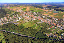 Vue aérienne de Vue d'ensemble de la ville depuis l'est à Kandel dans le département Rhénanie-Palatinat, Allemagne