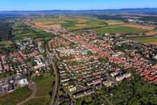 Vue d'ensemble de la ville depuis l'est à Kandel dans le département Rhénanie-Palatinat, Allemagne depuis l'avion