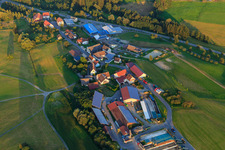 Vue aérienne de Ferme d'une ferme Mathäus Muffler Agriculture et Fecht Hydraulics & Machinery Service GmbH à Mühlingen dans le département Bade-Wurtemberg, Allemagne