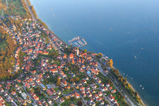 Vue aérienne de Seestraße avec le port est de Sipplingen à Sipplingen dans le département Bade-Wurtemberg, Allemagne
