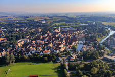 Vue aérienne de Vieille ville historique de l'autre côté du Danube, au sud-ouest à Riedlingen dans le département Bade-Wurtemberg, Allemagne