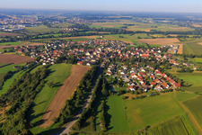 Vue aérienne de Vue de la ville depuis l'est à le quartier Blochingen in Mengen dans le département Bade-Wurtemberg, Allemagne