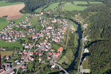 Vue aérienne de Les rives du Danube à le quartier Gutenstein in Sigmaringen dans le département Bade-Wurtemberg, Allemagne