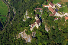 Château de Werenwag (Langenbrunn) au rocher d'escalade Schreyfels au-dessus du Danube à le quartier Hausen im Tal in Beuron dans le département Bade-Wurtemberg, Allemagne hors des airs