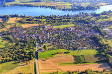 Vue aérienne de Vue du lac de Constance depuis le nord à le quartier Stiegen in Öhningen dans le département Bade-Wurtemberg, Allemagne