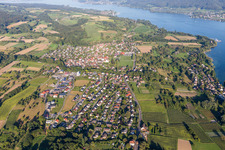 Vue aérienne de Zones riveraines du Rhin et du lac de Constance à le quartier Stiegen in Öhningen dans le département Bade-Wurtemberg, Allemagne