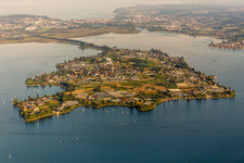 Vue aérienne de Île du lac Reichenau dans le lac de Constance à le quartier Mittelzell in Reichenau dans le département Bade-Wurtemberg, Allemagne