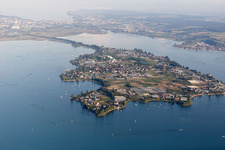 Vue aérienne de Île Reichenau sur l'Untersee à le quartier Niederzell in Reichenau dans le département Bade-Wurtemberg, Allemagne