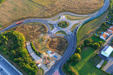 Vue aérienne de Chantier de construction du nouveau rond-point à la sortie Landau Zentrum de l'A65 à le quartier Queichheim in Landau in der Pfalz dans le département Rhénanie-Palatinat, Allemagne