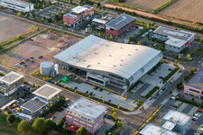 Vue aérienne de Site de l'usine Eberspächer Controls Landau GmbH & Co. KG à le quartier Queichheim in Landau in der Pfalz dans le département Rhénanie-Palatinat, Allemagne