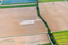 Fondation du chantier de construction d'une éolienne à Hatzenbühl dans le département Rhénanie-Palatinat, Allemagne hors des airs