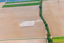 Fondation du chantier de construction d'une éolienne à Hatzenbühl dans le département Rhénanie-Palatinat, Allemagne vue d'en haut