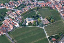 Photographie aérienne de Hôtel Schloß Edesheim, Hôtels privés Dr. Lohbeck GmbH & Co. KG à Edesheim dans le département Rhénanie-Palatinat, Allemagne