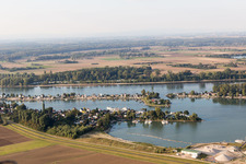 Zone de maisons de week-end Eicher See à Hamm Am Rhein à Eich dans le département Rhénanie-Palatinat, Allemagne d'en haut