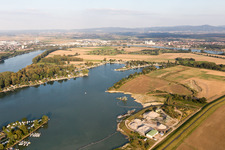 Vue aérienne de Lac Eicher à Eich dans le département Rhénanie-Palatinat, Allemagne