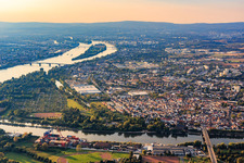 Vue aérienne de Mayence-Kostheim à Kostheim dans le département Rhénanie-Palatinat, Allemagne