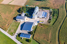 Vue aérienne de Ferme d'une ferme appartenant à Bolz Landhandel GmbH dans le district de Liedolsheim à le quartier Rußheim in Dettenheim dans le département Bade-Wurtemberg, Allemagne