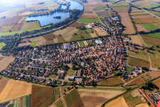 Vue aérienne de Village de pêcheurs du nord-est à Neupotz dans le département Rhénanie-Palatinat, Allemagne