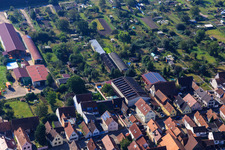 Halles agricoles à Hintergraben à Kandel dans le département Rhénanie-Palatinat, Allemagne d'en haut