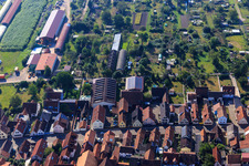Enregistrement par drone de Halles agricoles à Hintergraben à Kandel dans le département Rhénanie-Palatinat, Allemagne