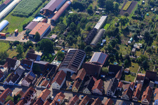 Halles agricoles à Ettenbaum à Kandel dans le département Rhénanie-Palatinat, Allemagne d'en haut