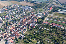 Vue aérienne de Tracé de la route Rheinstrasse à Kandel dans le département Rhénanie-Palatinat, Allemagne