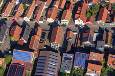 Photographie aérienne de Granges avec toits photovoltaïques sur Rheinstr à Kandel dans le département Rhénanie-Palatinat, Allemagne