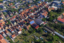 Halles agricoles à Ettenbaum à Kandel dans le département Rhénanie-Palatinat, Allemagne d'en haut