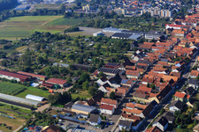 Rheinstraße depuis le nord-est à Kandel dans le département Rhénanie-Palatinat, Allemagne d'en haut