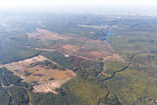 Vue aérienne de Bitche, zone d'entraînement militaire à Haspelschiedt dans le département Moselle, France