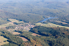 Vue aérienne de Zones riveraines de l'étang de Haspelschiedt à Haspelschiedt dans le département Moselle, France
