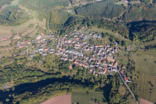 Vue aérienne de Champs agricoles et surfaces utilisables à Schweix dans le département Rhénanie-Palatinat, Allemagne