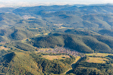 Vue aérienne de Du nord-ouest à Vorderweidenthal dans le département Rhénanie-Palatinat, Allemagne