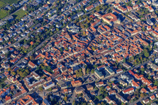 Vue aérienne de Centre-ville vu du sud-ouest à Bad Bergzabern dans le département Rhénanie-Palatinat, Allemagne