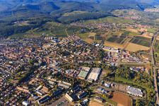 Vue aérienne de Zone industrielle entre Landauer Straße et B427 avec K + B electronic Systems GmbH à Bad Bergzabern dans le département Rhénanie-Palatinat, Allemagne