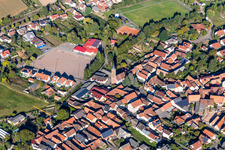 Vue aérienne de Terrain de sport - terrain de football à le quartier Drusweiler in Kapellen-Drusweiler dans le département Rhénanie-Palatinat, Allemagne