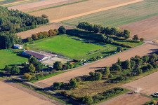 Vue aérienne de SpVgg. Terrain de sport d'Oberhausen - Barbelroth à Barbelroth dans le département Rhénanie-Palatinat, Allemagne