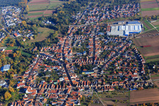 Vue aérienne de Wünschelstraße x Gustav-Ullrich-Straße en arrière-plan Kardex Remstar à Bellheim dans le département Rhénanie-Palatinat, Allemagne