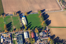 Vue aérienne de Lieu du club de football Lustadt eV à le quartier Niederlustadt in Lustadt dans le département Rhénanie-Palatinat, Allemagne