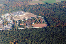 Vue aérienne de Terrain de la prison et clôture de sécurité de l'établissement correctionnel, centre de détention pour mineurs Schifferstadt à Schifferstadt dans le département Rhénanie-Palatinat, Allemagne