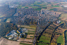 Vue aérienne de Centre agricole BASF au premier plan de la vue de la ville de Limburgerhof à Limburgerhof dans le département Rhénanie-Palatinat, Allemagne