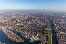 Vue aérienne de Quartier de Neckarstadt-Ouest entre le Vieux-Rhin et le Neckar à le quartier Neckarstadt-Ost in Mannheim dans le département Bade-Wurtemberg, Allemagne