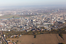 Quartier BASF in Ludwigshafen am Rhein dans le département Rhénanie-Palatinat, Allemagne du point de vue du drone