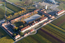 Vue aérienne de Le Quartier Hornbach à Neustadt an der Weinstraße dans le département Rhénanie-Palatinat, Allemagne