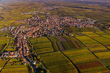 Vue oblique de Maikammer dans le département Rhénanie-Palatinat, Allemagne