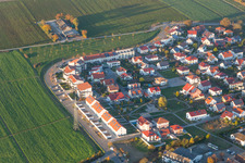 Vue aérienne de Chantiers de construction du nouveau quartier résidentiel d'un lotissement de maisons unifamiliales « Am Höhenweg » à Kandel dans le département Rhénanie-Palatinat, Allemagne
