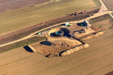 Image drone de Fondation d'éolienne sur un chantier de construction à Hatzenbühl dans le département Rhénanie-Palatinat, Allemagne