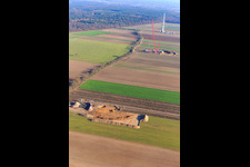 Vue aérienne de Fondation d'éolienne sur un chantier de construction à Hatzenbühl dans le département Rhénanie-Palatinat, Allemagne