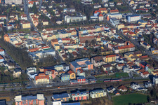 Vue aérienne de Centre-ville à l'intérieur du périphérique et de la gare depuis le sud à Pfarrkirchen dans le département Bavière, Allemagne